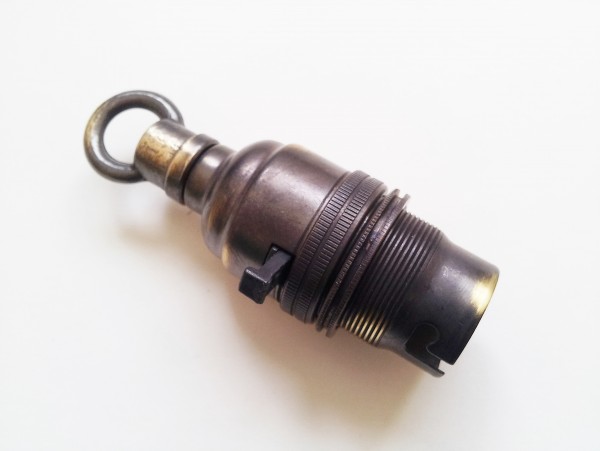 Switched Lamp Holder With Closed Hook Threaded Skirt And Ring B22 Bayonet Cap