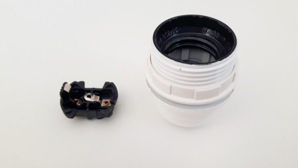 3 PART E27 - ES LAMP HOLDER IN WHITE HALF THREADED SKIRT