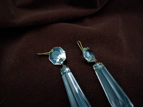 Antique chandelier icicle drops