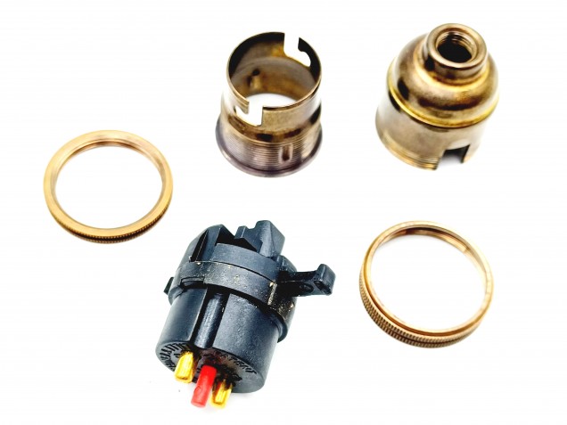 Switched lamp holder BC B22 old Brass half inch base thread