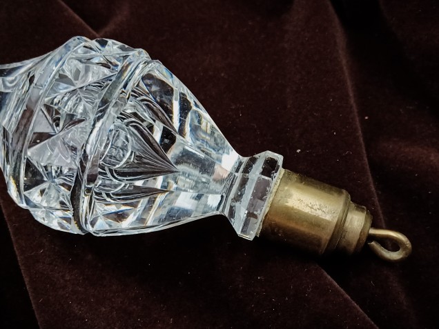 Antique Edwardian chandelier glass finial 