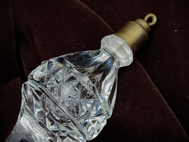 Antique Edwardian chandelier glass finial 