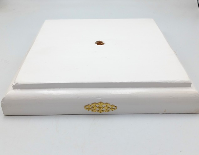 White wooden ceiling rose square in pine 