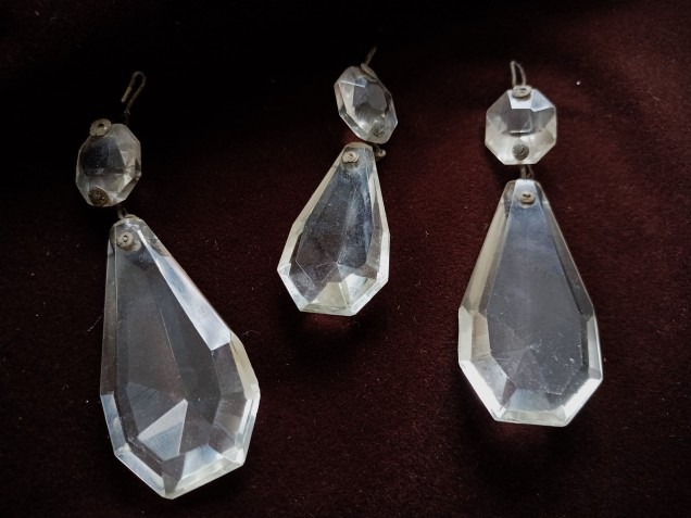 Vintage crystal chandelier coffin drop with 1 top button