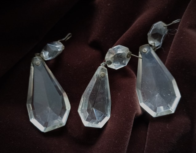 Vintage crystal chandelier coffin drop with 1 top button