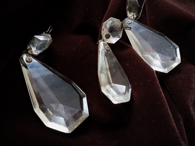 Vintage crystal chandelier coffin drop with 1 top button