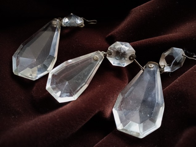 Vintage crystal chandelier coffin drop with 1 top button