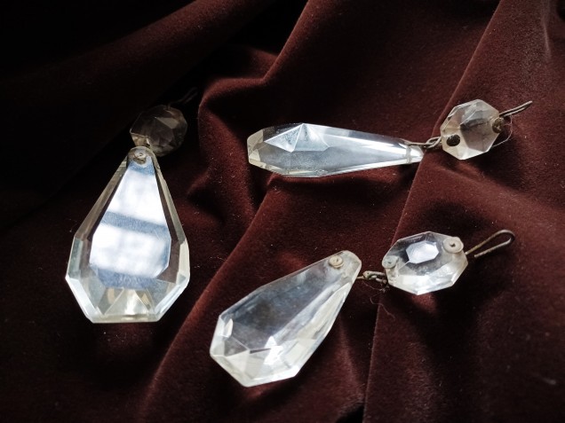 Vintage crystal chandelier coffin drop with 1 top button