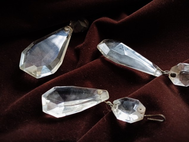 Vintage crystal chandelier coffin drop with 1 top button