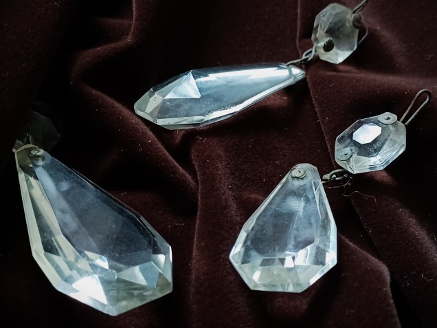 Vintage crystal chandelier coffin drop with 1 top button