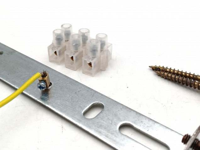 Light fixing ceiling rose strap bracket earthed 150mm  2 antique brass nuts