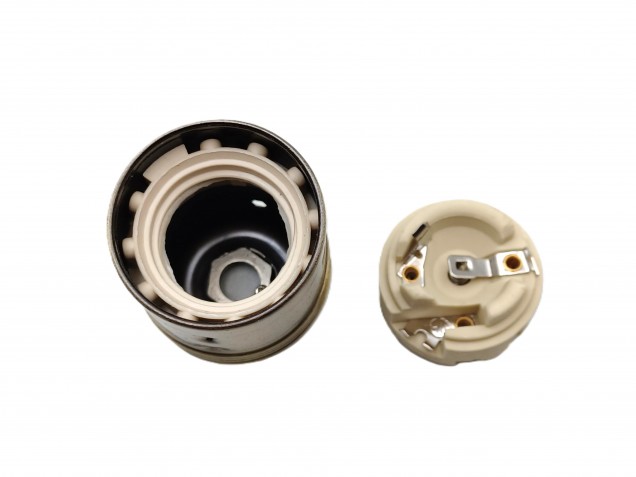 ES E27 metal lamp holder plain skirt in antique brass