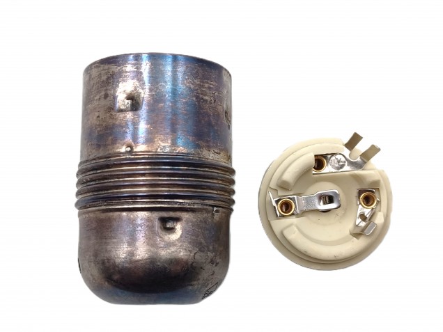 ES E27 metal lamp holder plain skirt in plated antique silver 