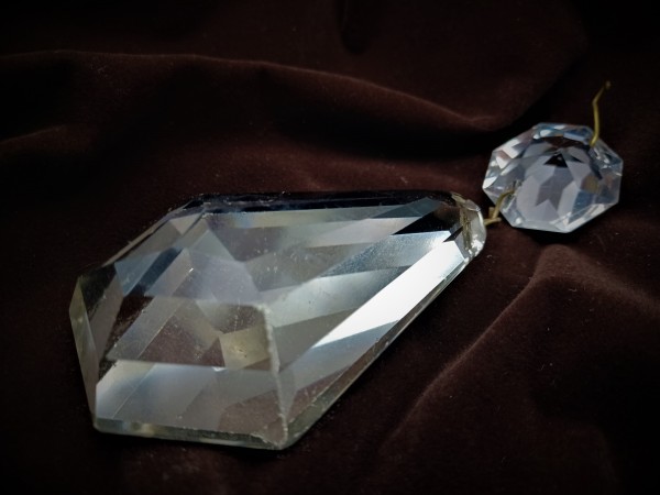 Antique crystal chandelier coffin drops