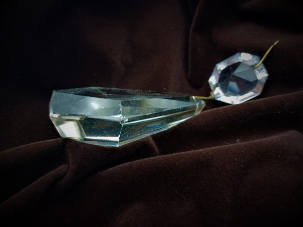 Antique crystal chandelier coffin drops