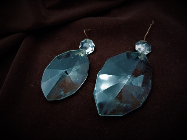 Crystal chandelier almond drop