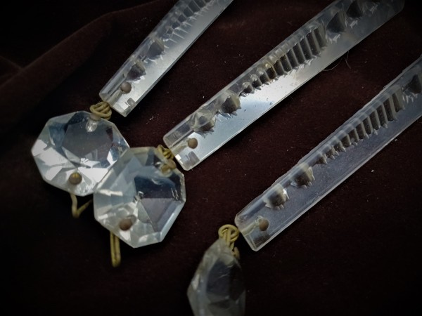 Crystal chandelier icicle drops