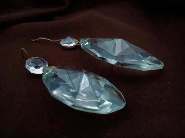 Crystal chandelier almond drop