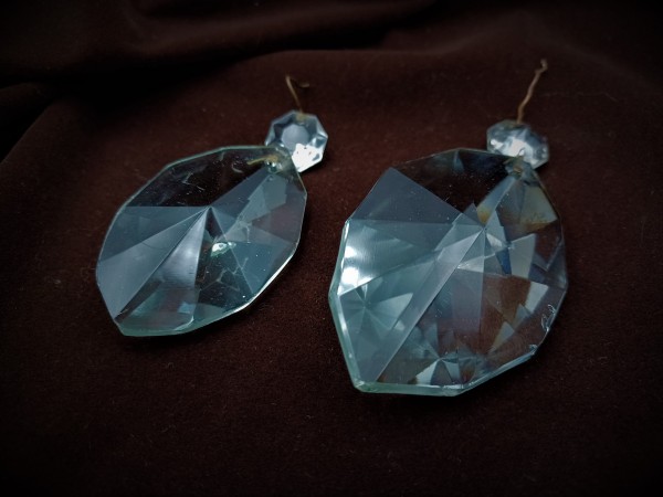 Crystal chandelier almond drop