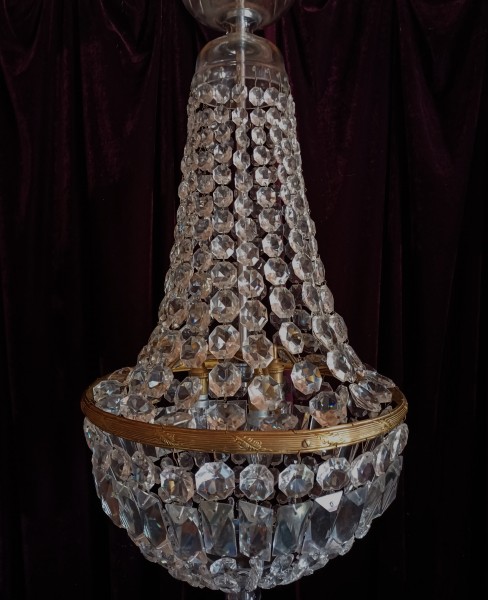 Large tent and bag crystal and glass chandelier 